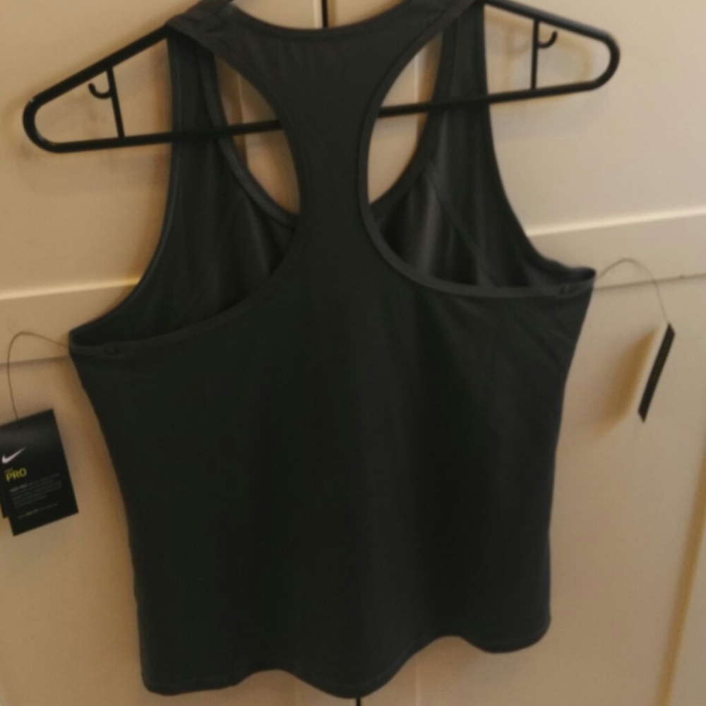 Nike - Picture 3 of 8
